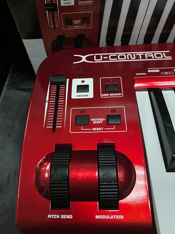 Behringer UMX490 MIDI キーボード 直接引き渡しも可能です Behringer UMX490 MIDI キーボード 直接引き渡しも可能です
