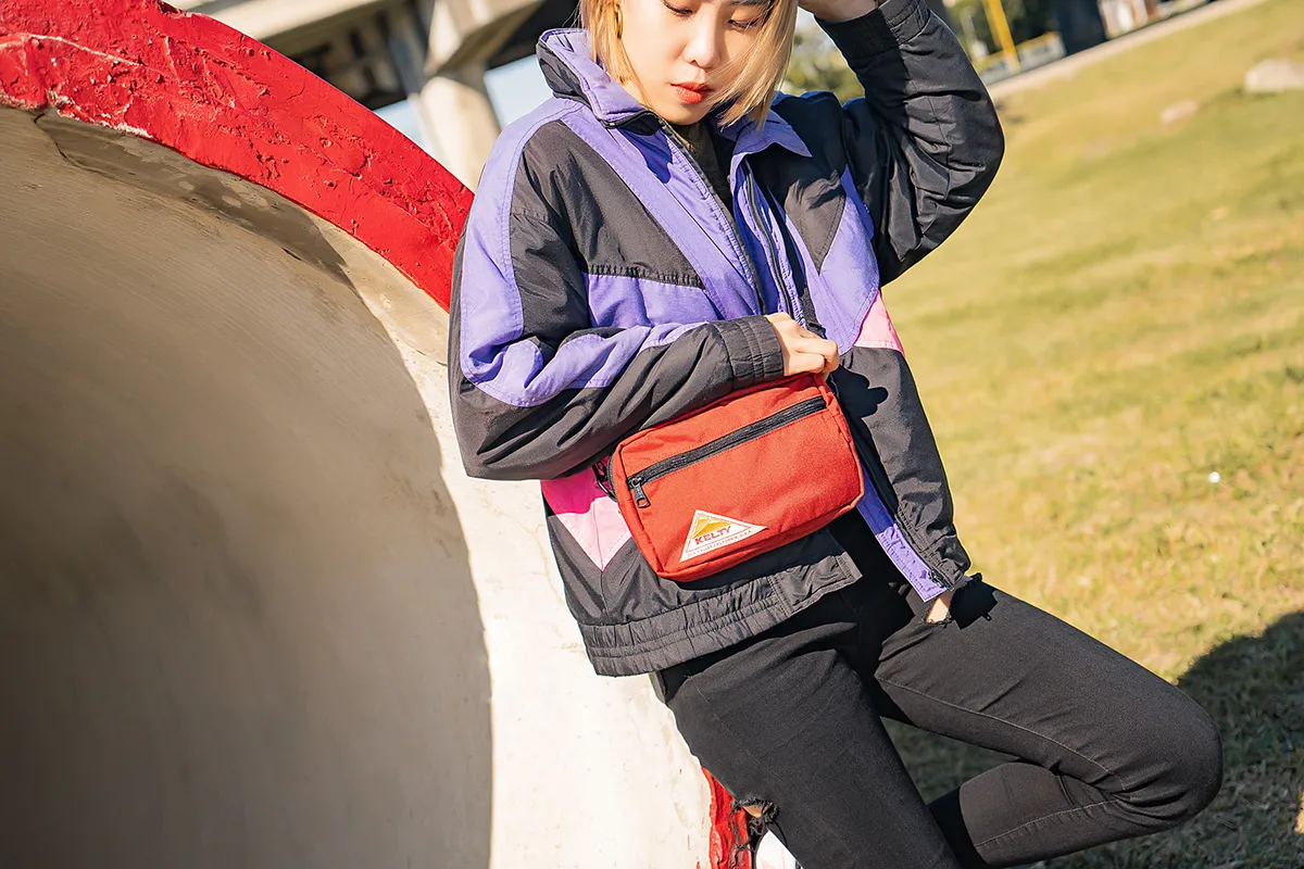 【KELTY】RECTANGLE ZIP 方形肩包 黑