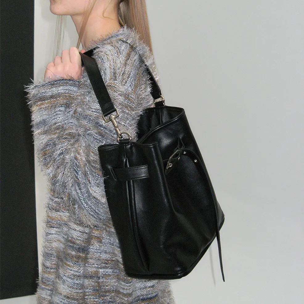 韓國設計師品牌Yeomim－farrier bucket bag (black) 霧面黑色