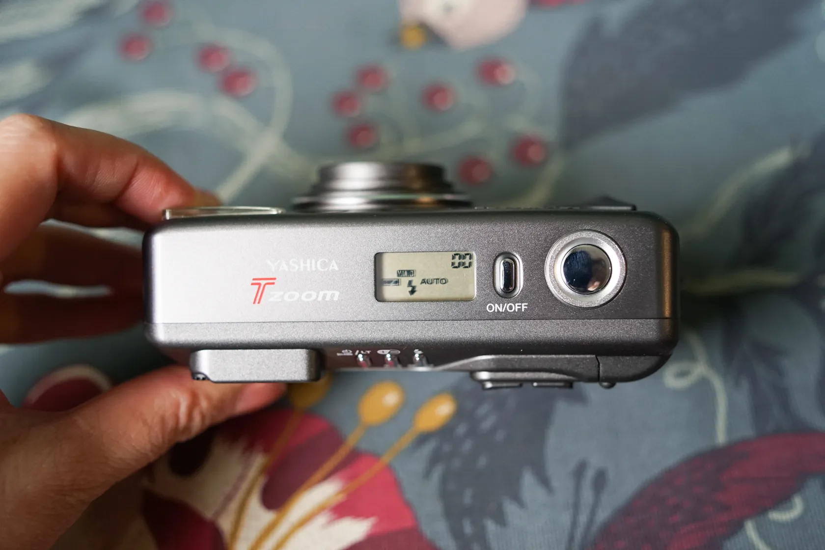 限面交YASHICA KYOCERA T ZOOM 28-70mm F4.5-8.0 底片傻瓜相機