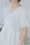 亮珠盤釦 立體緹花蓬袖洋裝＿（2色：白）＿（S～Ｌ）