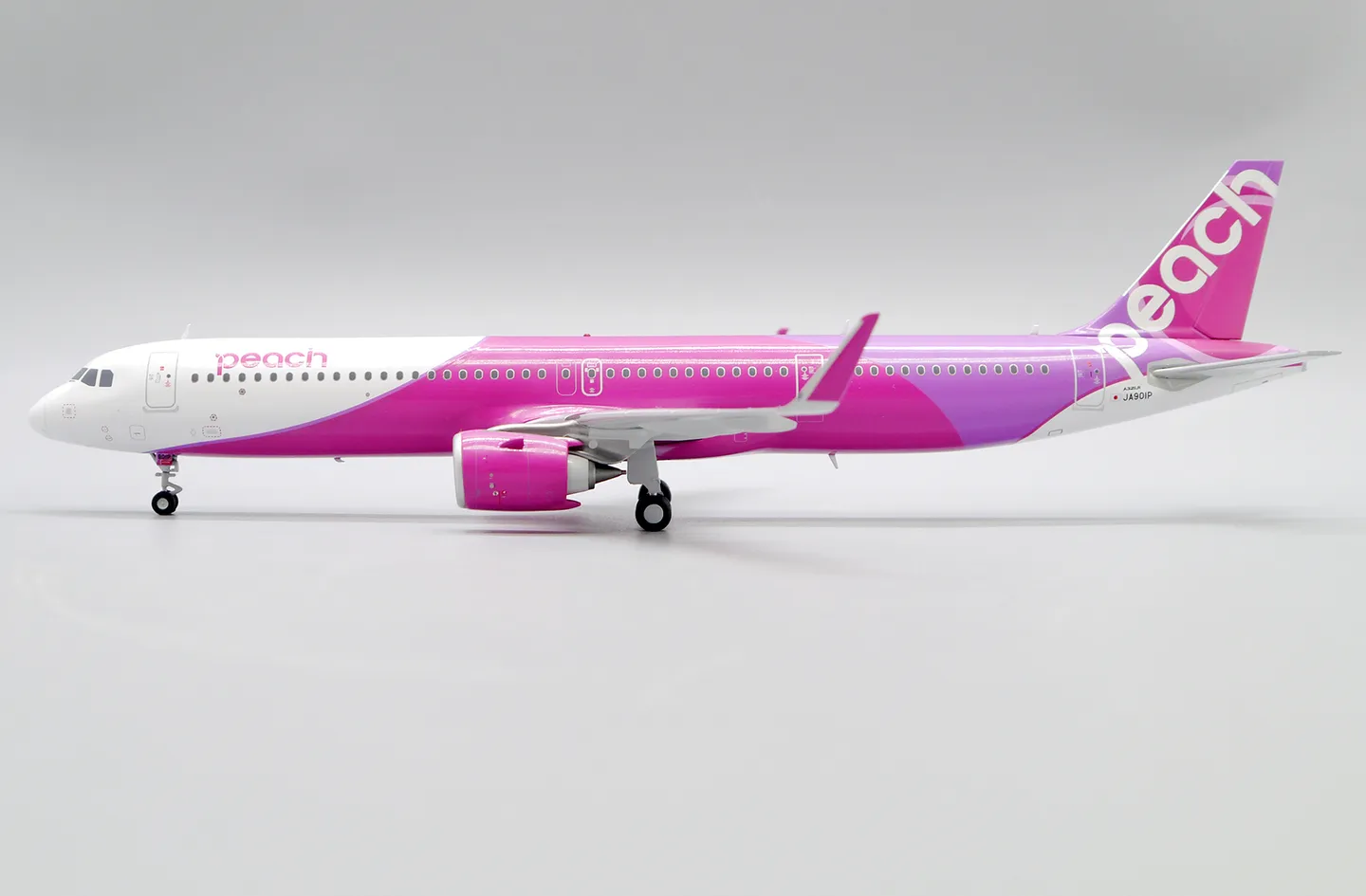 買い保障できる Peach 【桃太郎】1:200 エアバス JA901P A321neo