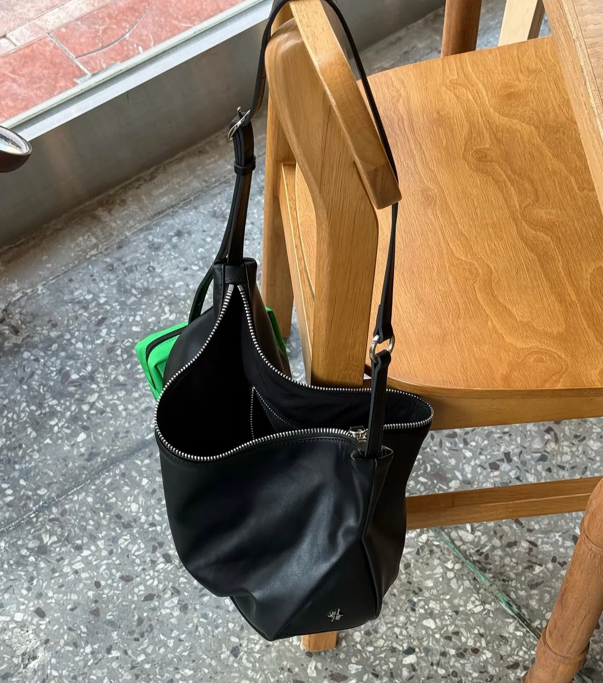 【FIND KAPOOR】PILLOW PUFFER BAG 30 NYLON (Black) FINDKAPOOR - EN