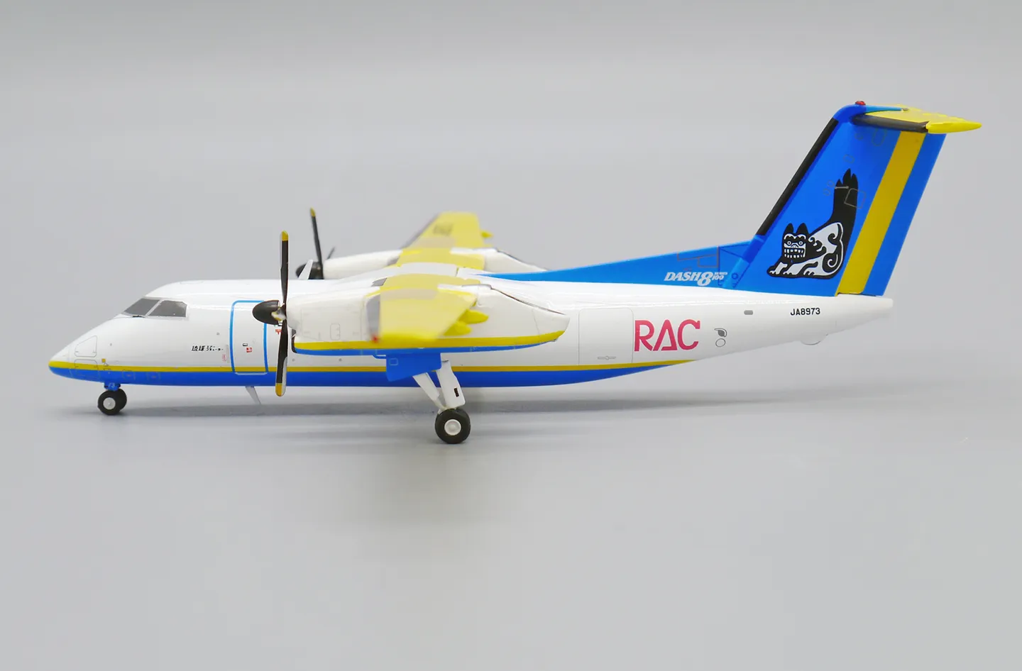 【新品】RAC DHC-8-100 琉球エアコミューター 1/200 全日空商事 新品】RAC DHC-8-100 琉球エアコミューター 1/200 全日空商事
