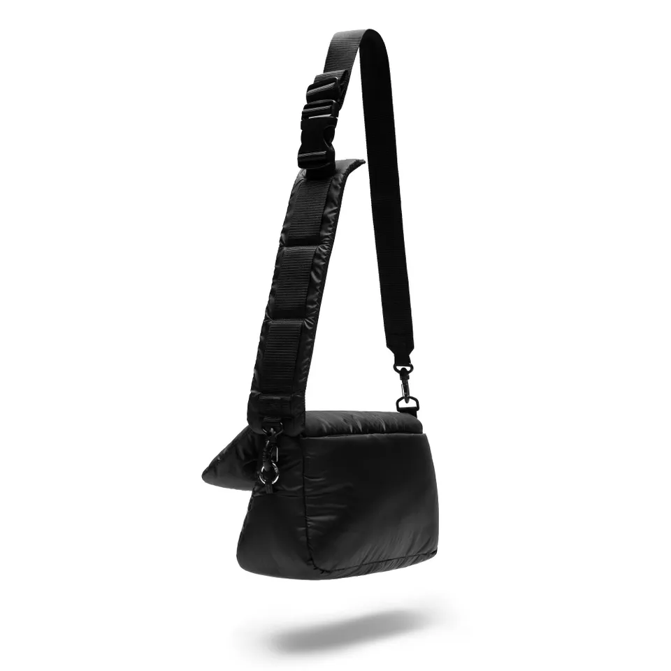 現貨】CLESSTE|PADDED FLAP HOLIDAY BAG 現貨】CLESSTE|PADDED FLAP HOLIDAY BAG
