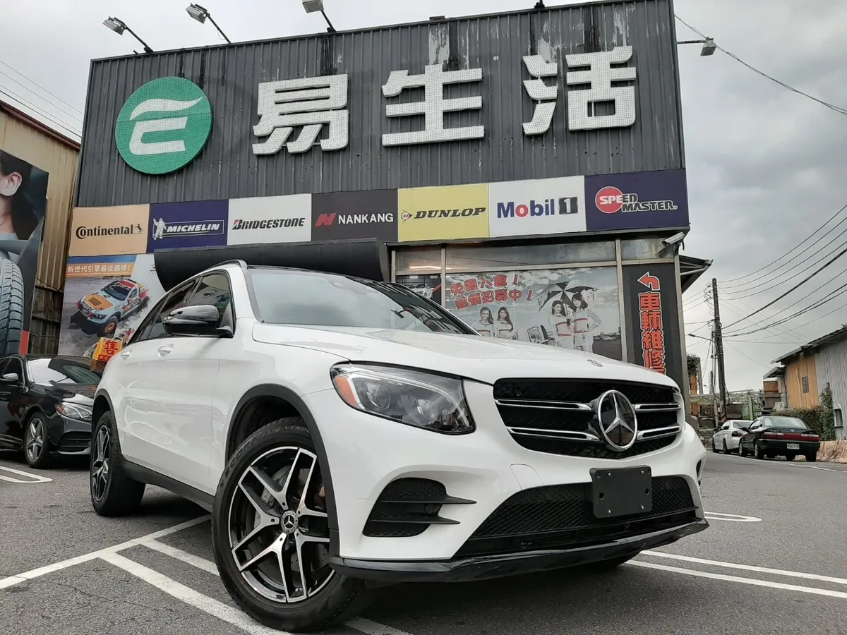 正17年款mercedes Benz 賓士glc300 23p 白色 外匯車