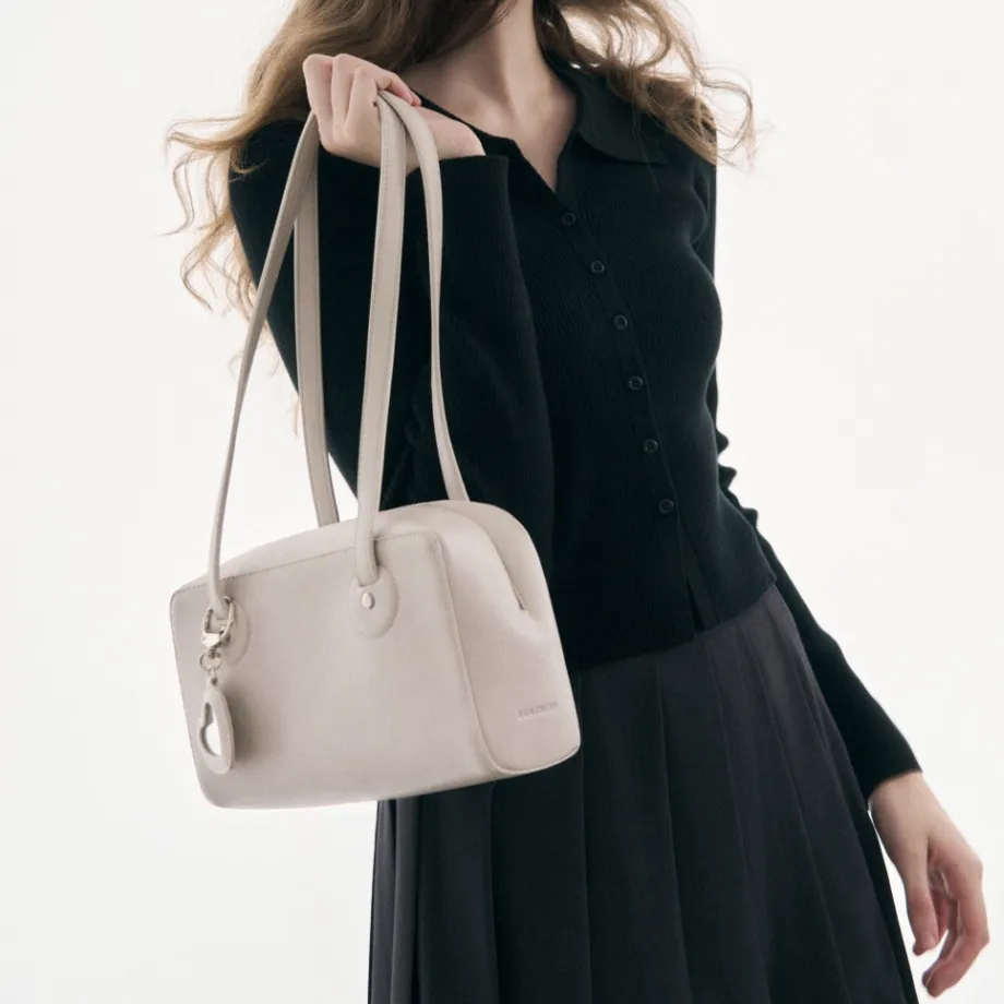 ショルダーバッグ・ポシェット ^LEATHERY^ Plump Heart Keyring Shoulder Bag IVORY LRBG4306IV Leathery－PLUMP HEART KEYRING SHOULDER-BAG [IVORY]