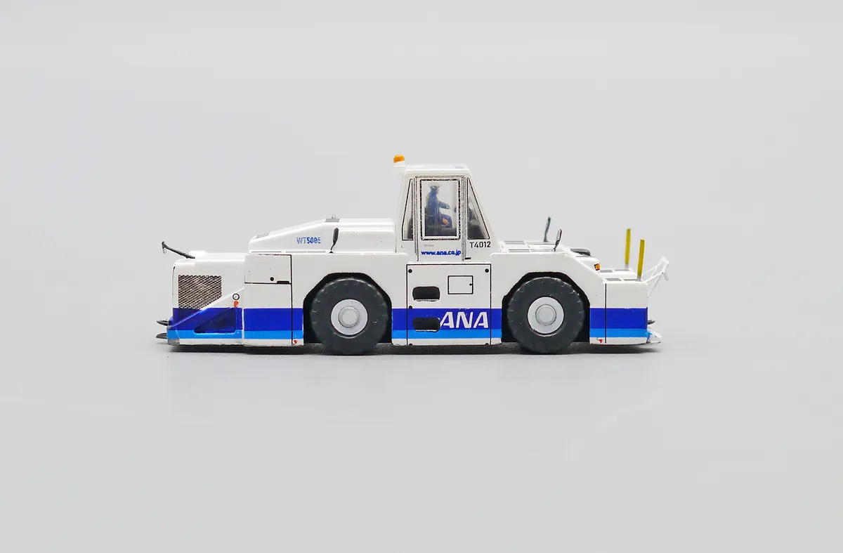 JC Wings 1/200 全日空機場地勤車拖車ANA Komatsu WT500E Towing Tractor