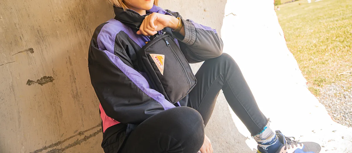 【KELTY】RECTANGLE ZIP 方形肩包 黑