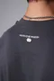 NIHOW made｜刺繡噴漆LOGO短袖上衣(深灰)