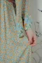 橘藍花朵 開釦寬袖人棉腰帶洋裝_(S~L)