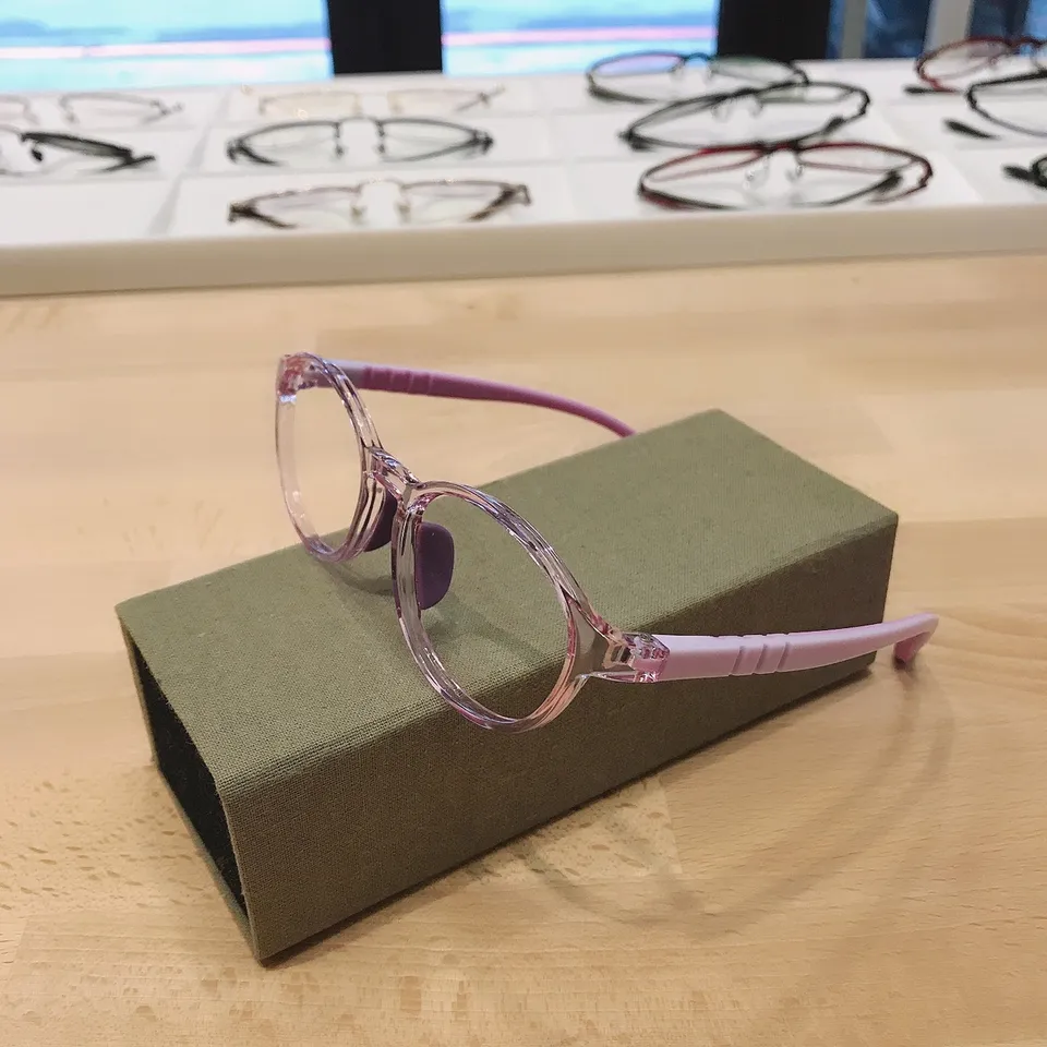 Eg Pc Uv4濾藍光0度眼鏡 Egk兒童館 小童款 Tr材質鏡腳仿彈簧彈性圓圓款c4 框面透紫色 鏡腳雙色紫