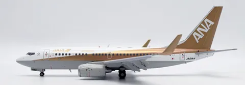 JC Wings 1/200 全日空ANA B737-700 JA01AN <金色>