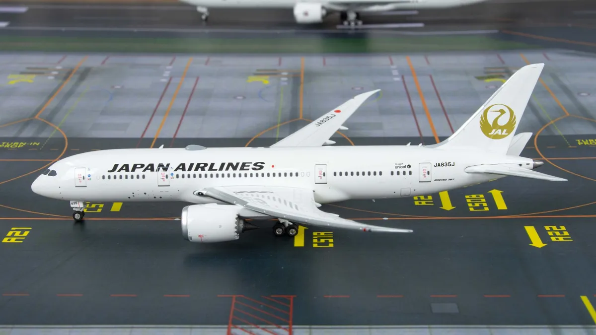 Phoenix 1/400 日本航空JAL B787-8 JA835J <金鶴丸>