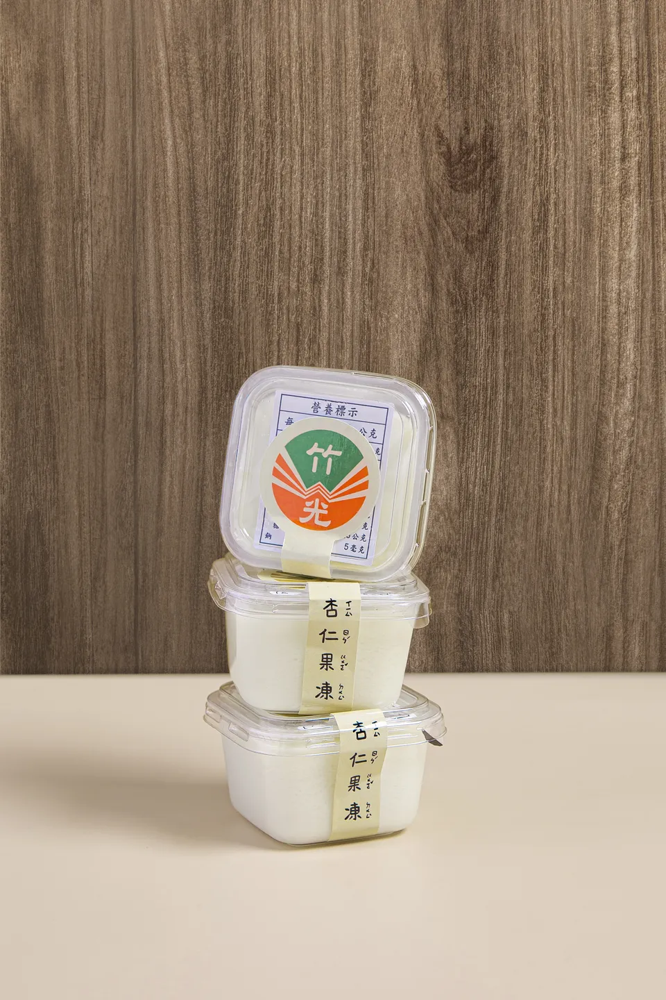 杏仁◎ Amazon.co.jp: 濃厚くちどけ杏仁豆腐の素 440g(nh168265) : 食品