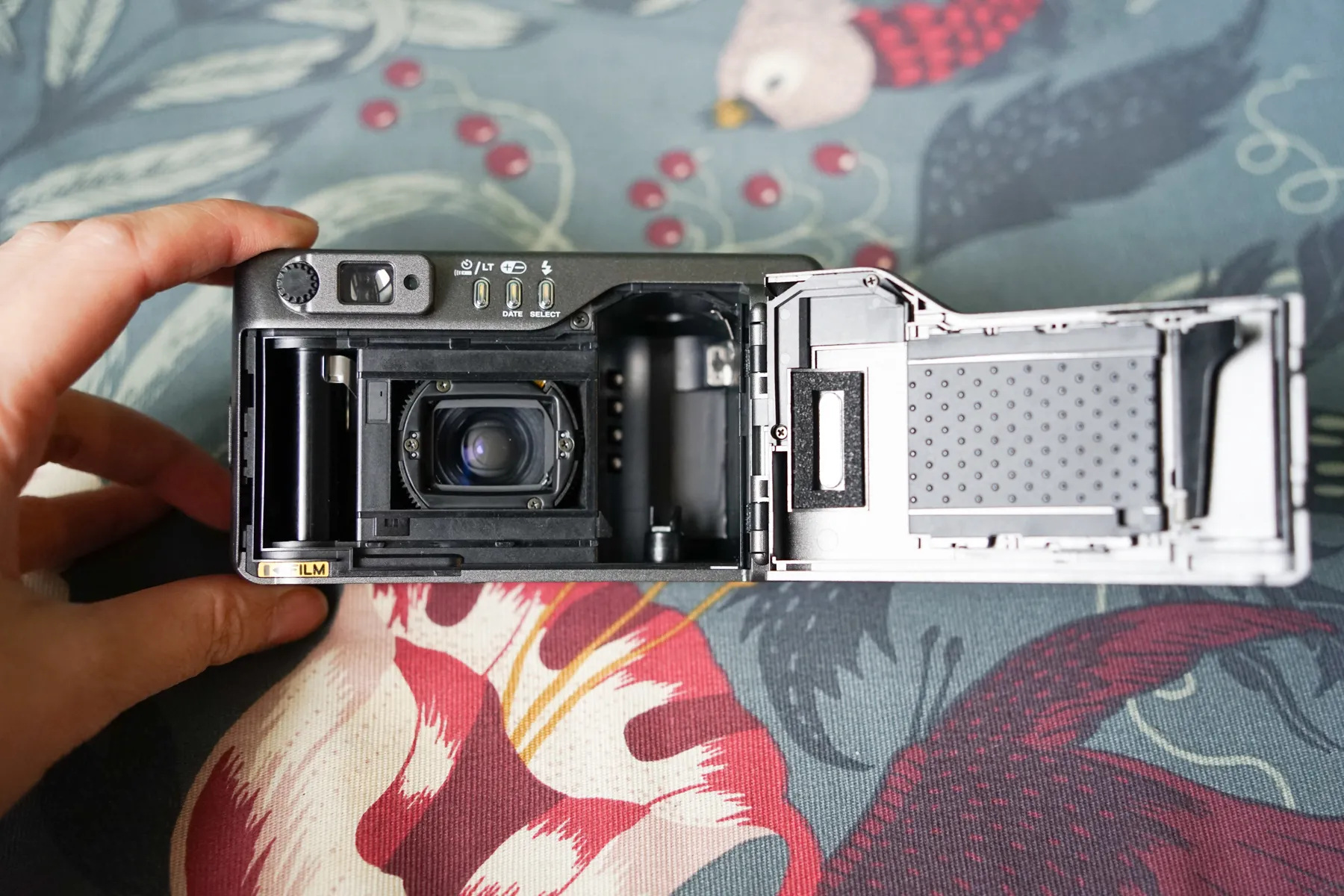 限面交YASHICA KYOCERA T ZOOM 28-70mm F4.5-8.0 底片傻瓜相機