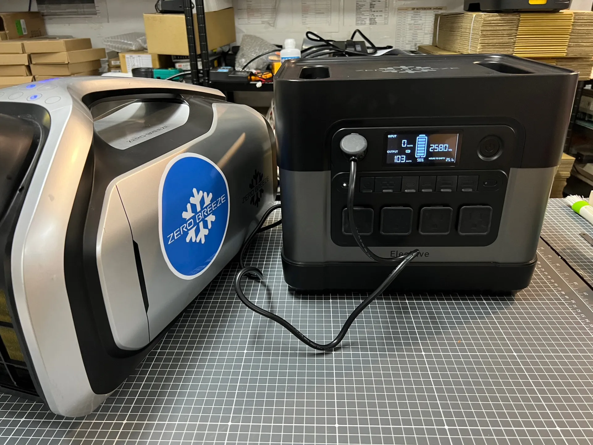 Zero Breeze ElecHive 2200 ポータブル電源 Elechive 2200 by Zero Breeze Solar Generator Review