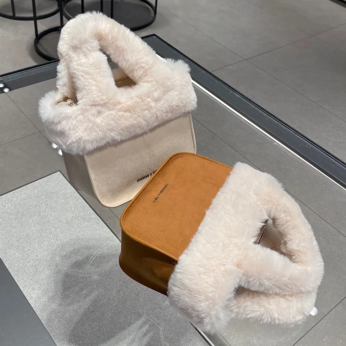 Charles ＆ Keith 小CK 絨毛雪糕包小方包