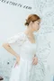 白色花葉水溶蕾絲 彈性收腰Ｕ領洋裝