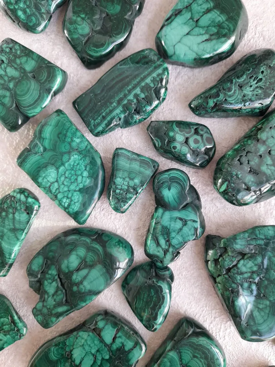 新到貨! (隨機配對) 花紋孔雀石掌石(Floral Malachite Palm Stones