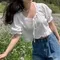 LINENNE－swan crop blouse (ivory)：荷葉蕾絲短版上衣