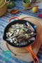 【缺貨】Le Creuset 單柄鑄鐵平底煎鍋 23cm 火焰橘／馬賽藍／櫻桃紅